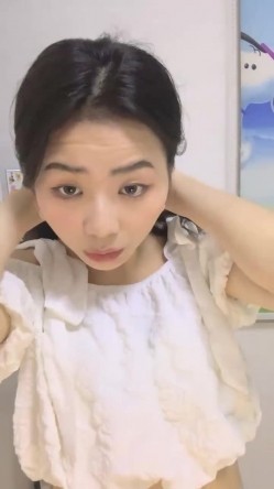 最喜欢的一个美少女，【兰哥】校花女神~!大长美腿~特写骚穴~柔逼自慰~爽到不行~强烈推荐 截图3