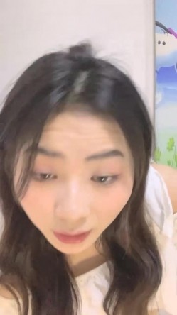 最喜欢的一个美少女，【兰哥】校花女神~!大长美腿~特写骚穴~柔逼自慰~爽到不行~强烈推荐 截图6