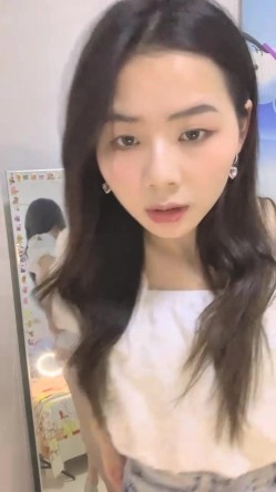 最喜欢的一个美少女，【兰哥】校花女神~!大长美腿~特写骚穴~柔逼自慰~爽到不行~强烈推荐 截图10