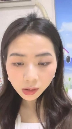 最喜欢的一个美少女，【兰哥】校花女神~!大长美腿~特写骚穴~柔逼自慰~爽到不行~强烈推荐 截图15