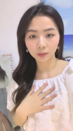 最喜欢的一个美少女，【兰哥】校花女神~!大长美腿~特写骚穴~柔逼自慰~爽到不行~强烈推荐 截图16