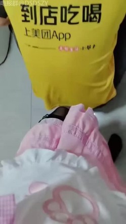 ️勾搭主播【反差小饼干】反差人妻! 勾搭外卖~无套狂操~车震吞精 截图5