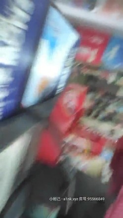 《专攻洗浴中心》路边休闲按摩店韵味小少妇苗条身材SEX女上位很疯狂射完要走时又把她裤子扒了舔舔逼 截图4