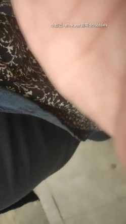 《专攻洗浴中心》路边休闲按摩店韵味小少妇苗条身材SEX女上位很疯狂射完要走时又把她裤子扒了舔舔逼 截图6