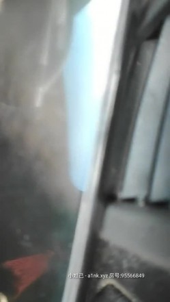 《专攻洗浴中心》路边休闲按摩店韵味小少妇苗条身材SEX女上位很疯狂射完要走时又把她裤子扒了舔舔逼 截图9