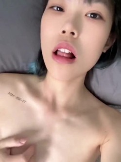 【顶级反差婊】湖南中医药大学「李双怡」看似单纯，实际是个露出癖，主人的小母狗，喝尿野战露出，各种刺激玩法 截图13