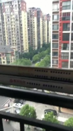 阳台和已婚人妻，穿着小睡衣，性感吊带裙，迷人的短发，好知性的阿姨，口的好舒服！ 截图16
