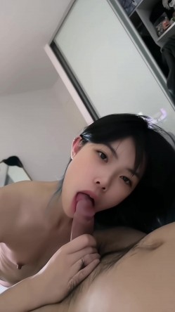 漂亮学生妹私下极度反差是个露出癖性瘾小母狗对主人忠贞不二喝尿野战露出各种刺激玩法 截图16