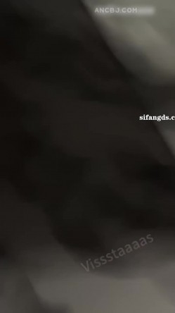 顶级约炮大神【Vissstaaaas】多位母狗露脸爆操，不穿内裤的包臀裙母狗，主动送上门，艳舞开场，掀起裙子直接干 截图12