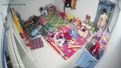 10月最新流出【破解摄像头】 ️监控下的女生宿舍日常洗澡换衣服 截图1