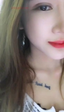 净身高168CM的大长腿甜美女神主播，在自己家里勾引睡觉的男友，打一炮内射还不过瘾，自慰白浆溢出，人美声音也甜美 截图2