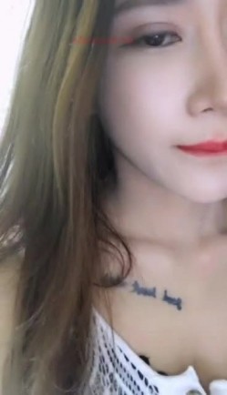 净身高168CM的大长腿甜美女神主播，在自己家里勾引睡觉的男友，打一炮内射还不过瘾，自慰白浆溢出，人美声音也甜美 截图4