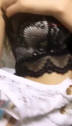 净身高168CM的大长腿甜美女神主播，在自己家里勾引睡觉的男友，打一炮内射还不过瘾，自慰白浆溢出，人美声音也甜美 截图10