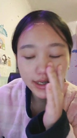 重磅！女神连素颜都美到炸~【鱼妈】自慰狂喷水！无限狂喷~ 这逼又肥又粉，水龙头！ 截图2