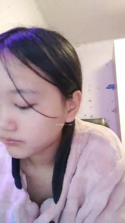 重磅！女神连素颜都美到炸~【鱼妈】自慰狂喷水！无限狂喷~ 这逼又肥又粉，水龙头！ 截图5