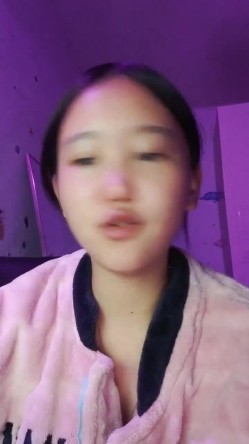 重磅！女神连素颜都美到炸~【鱼妈】自慰狂喷水！无限狂喷~ 这逼又肥又粉，水龙头！ 截图8