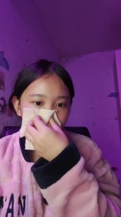 重磅！女神连素颜都美到炸~【鱼妈】自慰狂喷水！无限狂喷~ 这逼又肥又粉，水龙头！ 截图9