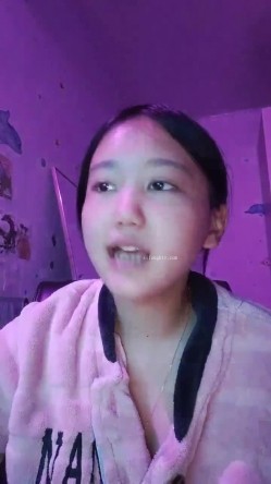 重磅！女神连素颜都美到炸~【鱼妈】自慰狂喷水！无限狂喷~ 这逼又肥又粉，水龙头！ 截图11