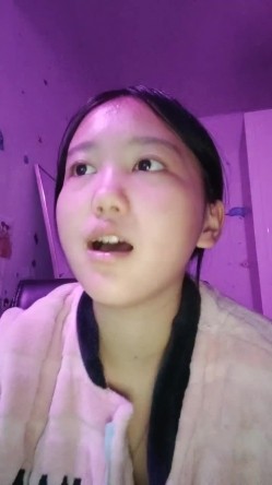重磅！女神连素颜都美到炸~【鱼妈】自慰狂喷水！无限狂喷~ 这逼又肥又粉，水龙头！ 截图14
