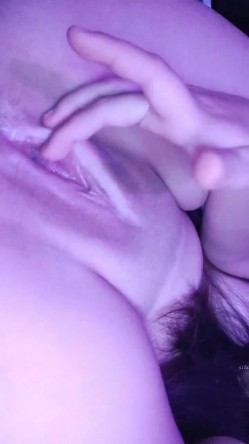 重磅！女神连素颜都美到炸~【鱼妈】自慰狂喷水！无限狂喷~ 这逼又肥又粉，水龙头！ 截图15