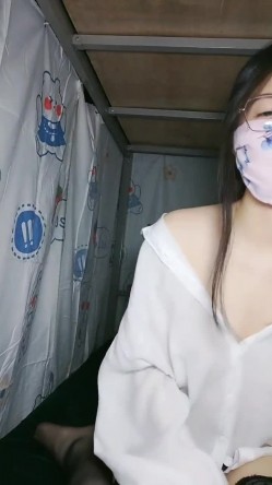 河北廊坊01年大学生【01粉粉】宿舍里偷偷直播 全裸发骚抠逼 ！~越来越多的学生妹下海了，大饱眼福了 截图3