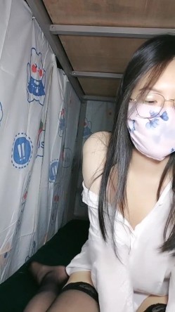河北廊坊01年大学生【01粉粉】宿舍里偷偷直播 全裸发骚抠逼 ！~越来越多的学生妹下海了，大饱眼福了 截图6