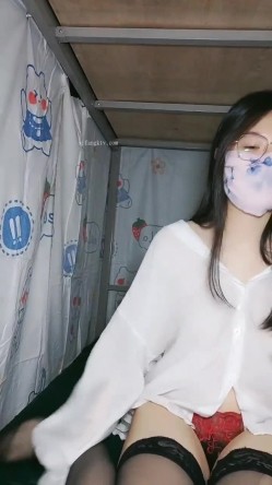 河北廊坊01年大学生【01粉粉】宿舍里偷偷直播 全裸发骚抠逼 ！~越来越多的学生妹下海了，大饱眼福了 截图10