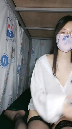 河北廊坊01年大学生【01粉粉】宿舍里偷偷直播 全裸发骚抠逼 ！~越来越多的学生妹下海了，大饱眼福了 截图11