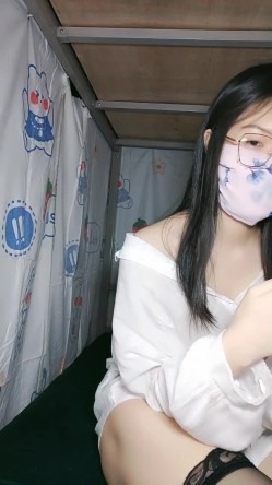 河北廊坊01年大学生【01粉粉】宿舍里偷偷直播 全裸发骚抠逼 ！~越来越多的学生妹下海了，大饱眼福了 截图12