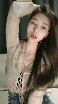 九头身极品御姐【酥软软】下海双人啪啪插B喷水后入插进去浪叫震天 截图3