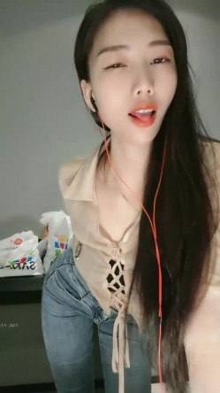 九头身极品御姐【酥软软】下海双人啪啪插B喷水后入插进去浪叫震天 截图10
