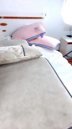 激情双飞全程露脸，年轻妹子逼逼紧被重点照顾，口交足交乖巧听话，多体位蹂躏爆草，浪叫呻吟不止表情好骚啊 截图6