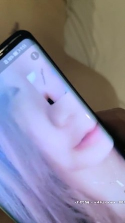 【专门操妹妹】边无套后入抽插漂亮身材妹妹 边和女网友视频聊天 看的女网友都摸乳自慰起来 太会玩了 高清源码录制 截图5