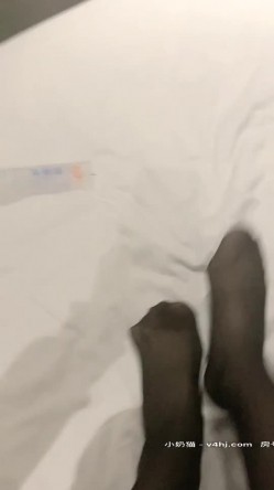 【专门操妹妹】边无套后入抽插漂亮身材妹妹 边和女网友视频聊天 看的女网友都摸乳自慰起来 太会玩了 高清源码录制 截图11