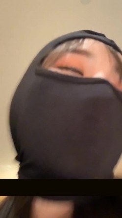 难得一见的清纯又骚气的反差婊，各种场合调教她，玩各种轻度SM 美腿丝袜足交等 截图5