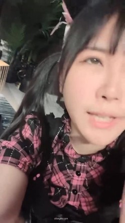 【京鱼儿】19岁童颜巨乳 女仆学生制服 道具自慰 流白浆 ！高人气19岁学生妹 白皙大奶！！ 截图7