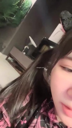 【京鱼儿】19岁童颜巨乳 女仆学生制服 道具自慰 流白浆 ！高人气19岁学生妹 白皙大奶！！ 截图8