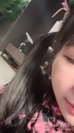 【京鱼儿】19岁童颜巨乳 女仆学生制服 道具自慰 流白浆 ！高人气19岁学生妹 白皙大奶！！ 截图9