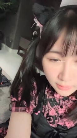 【京鱼儿】19岁童颜巨乳 女仆学生制服 道具自慰 流白浆 ！高人气19岁学生妹 白皙大奶！！ 截图10