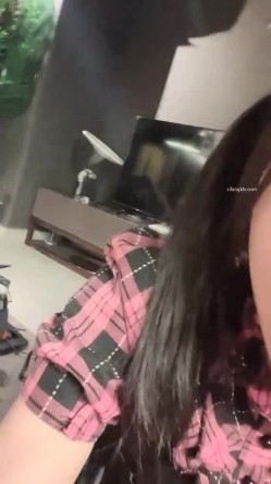 【京鱼儿】19岁童颜巨乳 女仆学生制服 道具自慰 流白浆 ！高人气19岁学生妹 白皙大奶！！ 截图11