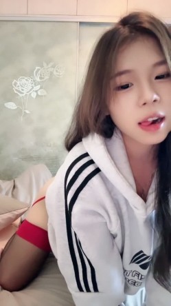 最顶级校花！超级美女~【水煮鱼】道具自慰！狂喷水 截图3