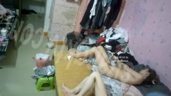 邪恶的房东暗藏摄像头偷窥小情侣在家全裸不穿衣服的日常 截图1