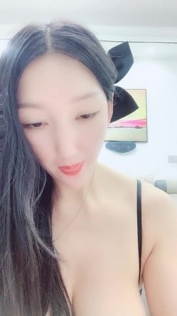 爆乳胸模皮肤白皙如牛奶，吊钟巨乳晃来晃去实在是大，实在是打飞机首选 截图8