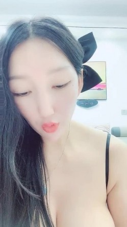 爆乳胸模皮肤白皙如牛奶，吊钟巨乳晃来晃去实在是大，实在是打飞机首选 截图15