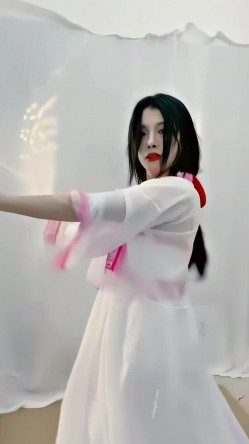 青春无敌，抖音风艺校美少女【杨晓花】定制福利，露脸露点，各种热门BGM裸舞 截图4