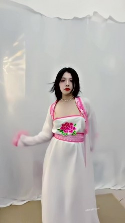 青春无敌，抖音风艺校美少女【杨晓花】定制福利，露脸露点，各种热门BGM裸舞 截图5