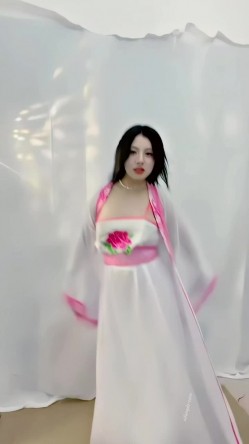 青春无敌，抖音风艺校美少女【杨晓花】定制福利，露脸露点，各种热门BGM裸舞 截图6