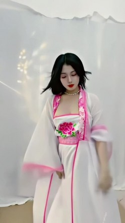 青春无敌，抖音风艺校美少女【杨晓花】定制福利，露脸露点，各种热门BGM裸舞 截图8