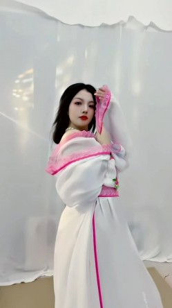 青春无敌，抖音风艺校美少女【杨晓花】定制福利，露脸露点，各种热门BGM裸舞 截图10