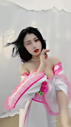 青春无敌，抖音风艺校美少女【杨晓花】定制福利，露脸露点，各种热门BGM裸舞 截图11